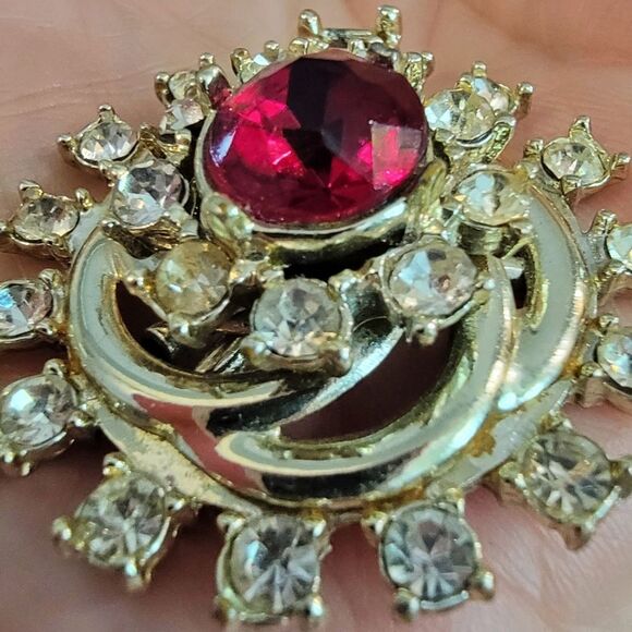 Stunning #1930s Era #Art Deco Unsigned #Brooch Red Cntr Stone, Rhinestone Border - Picture 5 of 6